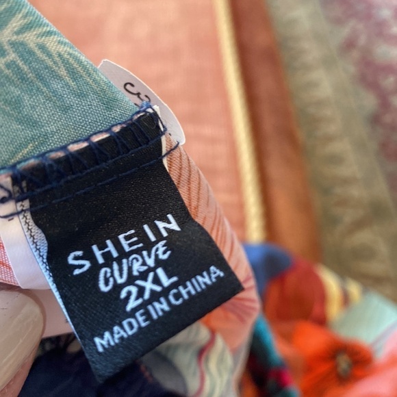 Shein tropical shorts 2xl curve floral pull on - Picture 3 of 5